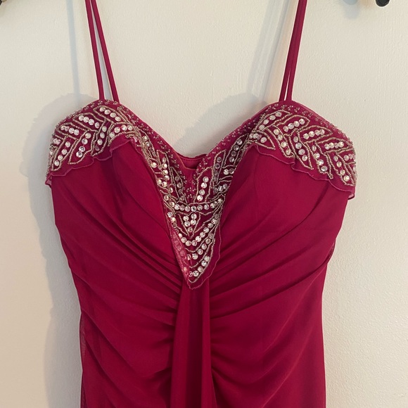 Elegant floor length formal - Picture 2 of 3